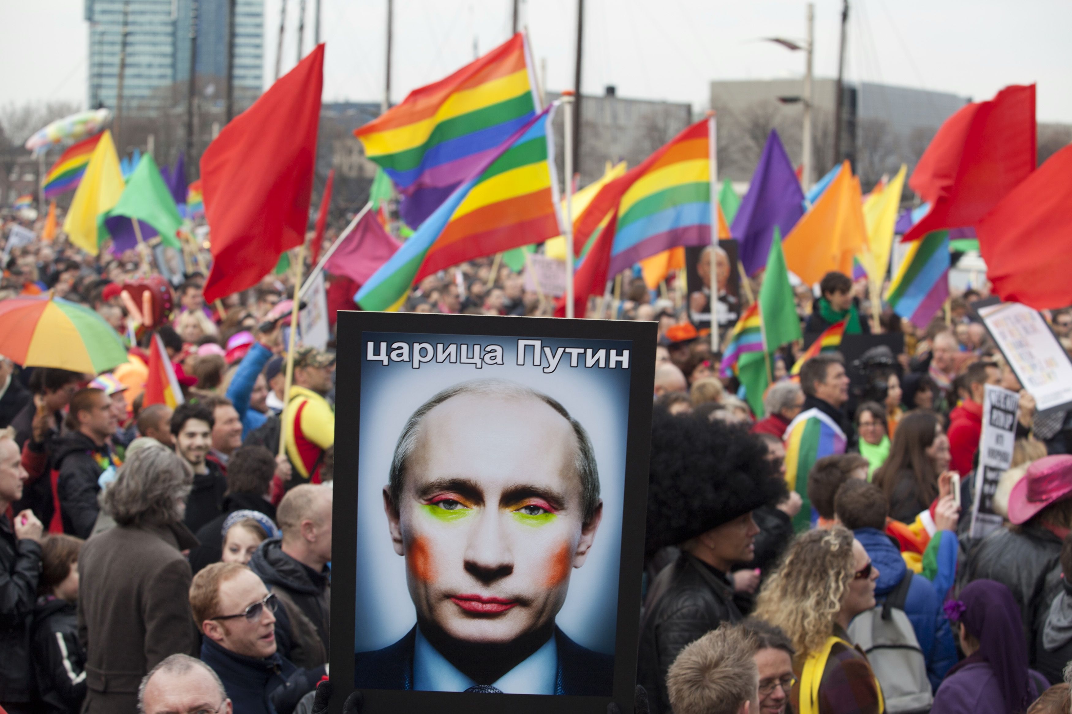 russia-gay-activists-protest